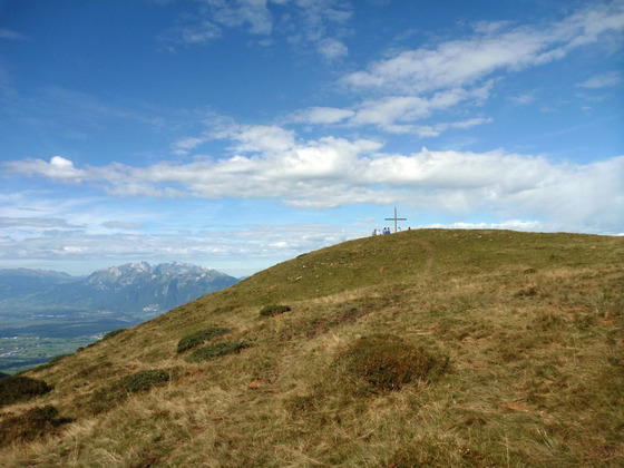 Blick zum Gipfelkreuz
