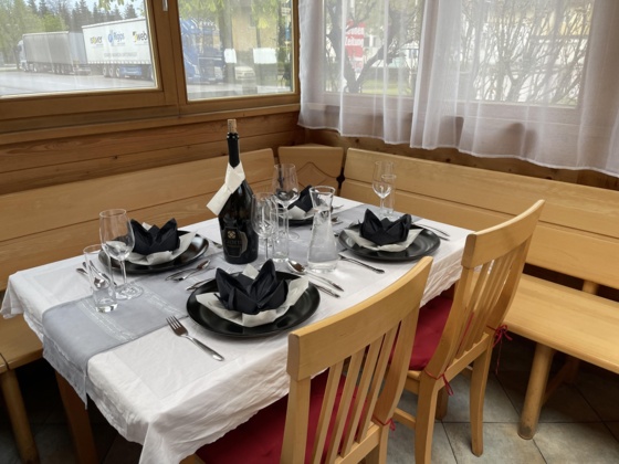 gedeckter Tisch für Menüfolgen