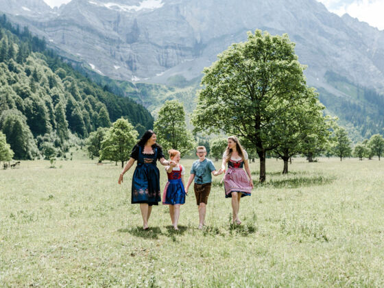 Die Gastgeberinnen des Alpengasthofes
