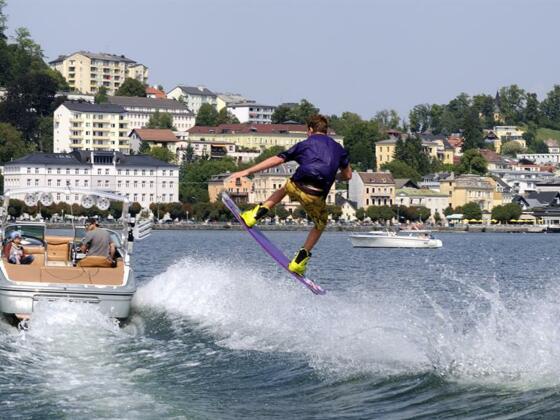 Wakeboarden an der Esplanade in Gmunden