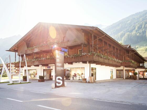 INTERSPORT Schönherr Stubaital - Ortseinfahrt Neustift