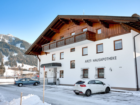 Arzt - Dr. Mauthner mit Hausapotheke