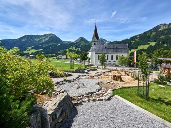 Naturspielplatz \&quot;Plitsch&amp;Platsch\&quot; in Schattwald