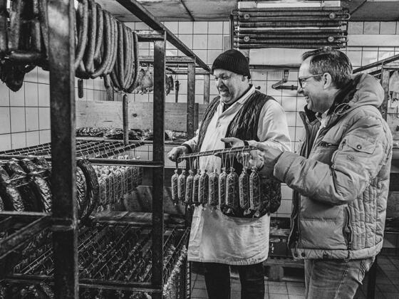 Herr Gruber in der Kühlzelle