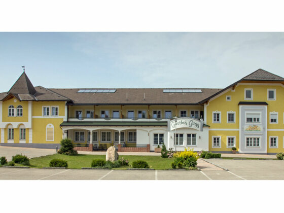 gasthof-gugg-hausansicht-familie-gugg