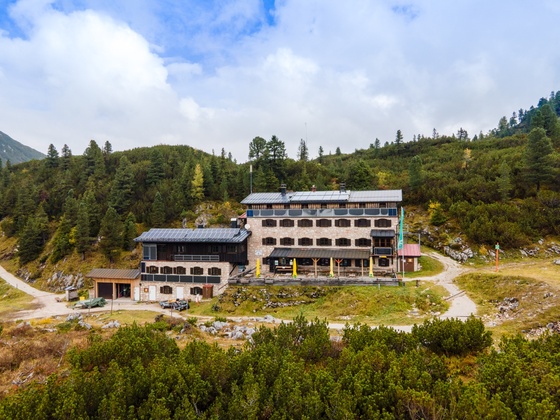 Neue Traunsteiner Hütte auf der Reiteralm