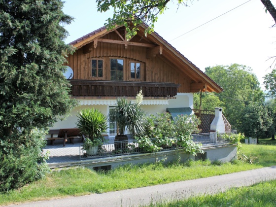 Nebenhaus mit Terrasse