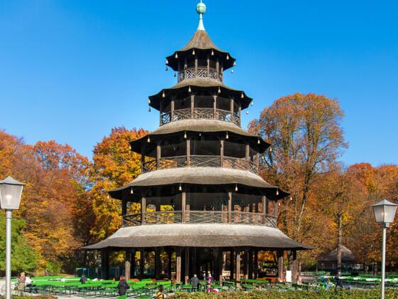 Der Biergarten am Chinesischen Turm im englischen Garten München