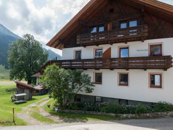 Aussenansicht im Sommer