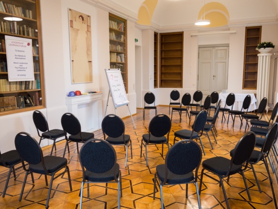 Bibliothek Villa Toscana