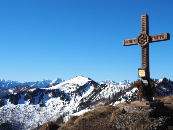 Burgspitz 1429m mit Almkogel (März)