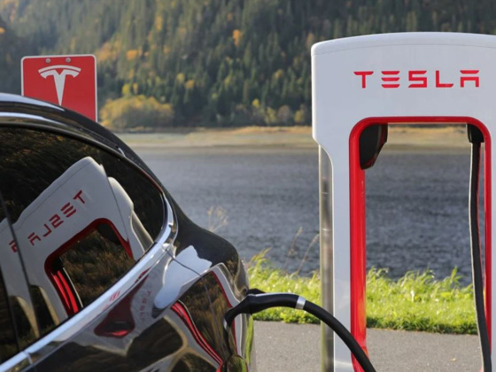 Tesla-E-Ladestation1neu