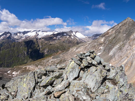Gipfel der Tulpspitze (3054 m), rechts die Zopetspitze.