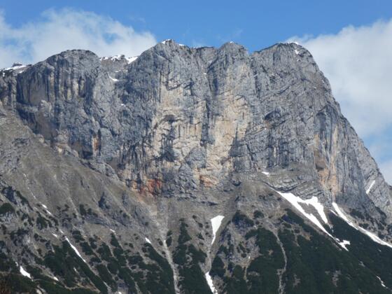 Stöhrhaus mit der Untersberg Südwand