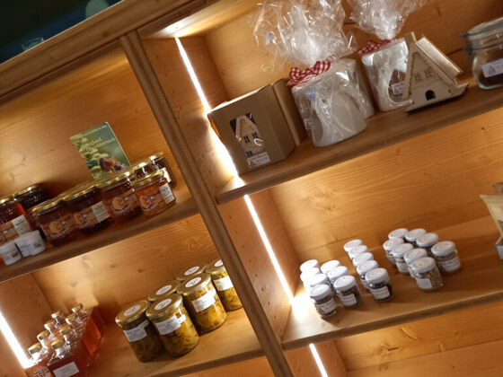 Gast_Hof_Laden Schneeweiss