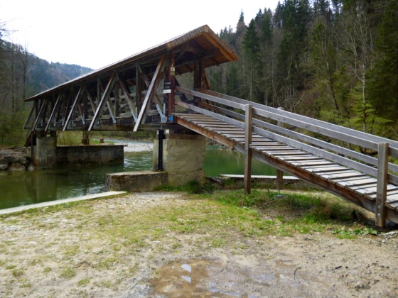 Der Kalkofensteg verbindet die Ammerschlucht westlich der Ammer mit der Schnalz östlich des Flusses.