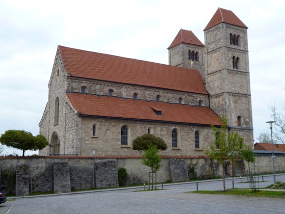 Die Romanische Basilika St. Michael in Altenstadt.
