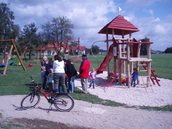 Spielplatz Kemating 2009.jpg
