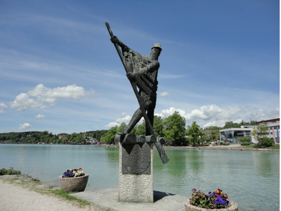 Floesserdenkmal in Schoerfling /  © TVB Attersee-Attergau, Gabriela Hilz