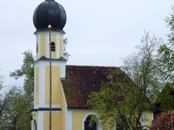 Die kleine Kapelle im Wildsteiger Ortsteil Holz.