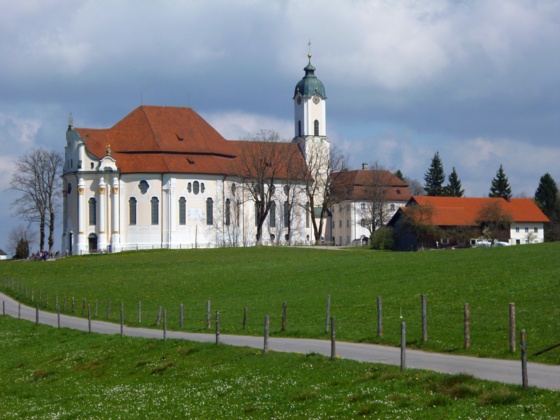 Herrlicher Blick von Süden auf die Wieskirche.