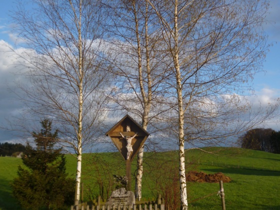 Wegkreuz an der Straße zwischen Andrähof und Weilheim.
