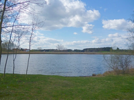 Der idyllische Badsee bei Obersöchering.