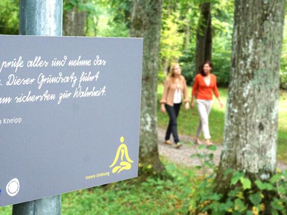 Kneipp-Besinnungsweg im Baumgarten in Füssen im Allgäu