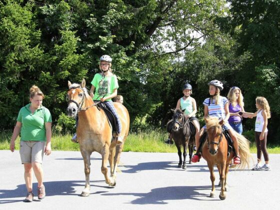 Ponyreiten auf dem Stroblhof