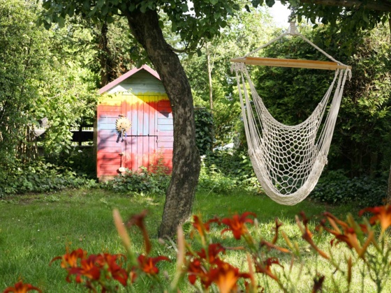 Garten mit Spielhaus