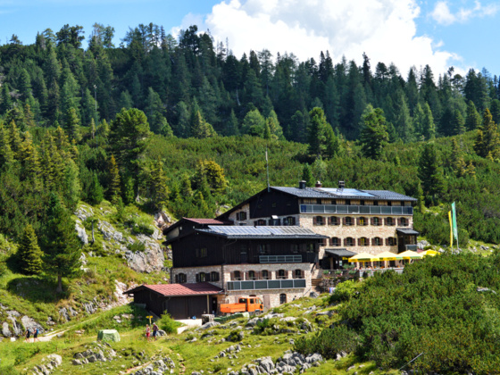 Die Neue Traunsteiner Hütte auf der Reiter Alm