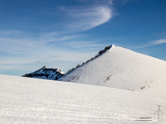 Vom Süden aus betrachtet ist der Hohe First eine gleichmäßige Pyramide.