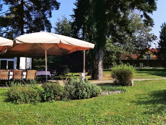 Terrasse mit Garten