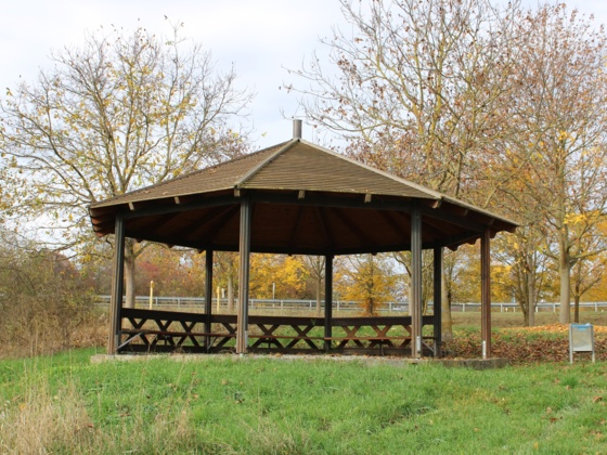 Pavillon auf dem Kitzinger Weinwanderweg