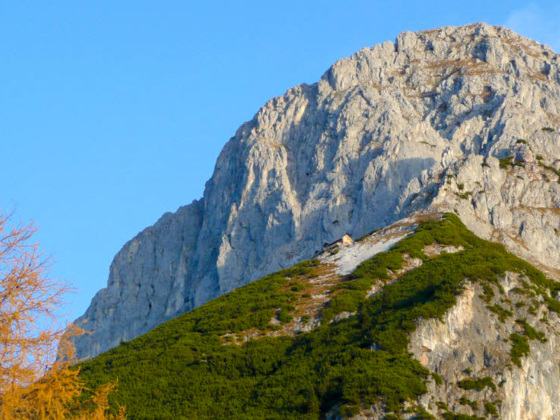 Werfener Hütte unterhalb des Hochthron im Tennengebirge