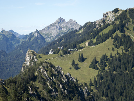 Gipfelblicke über Pürschling und August-Schuster-Haus bis zur Klammspitze