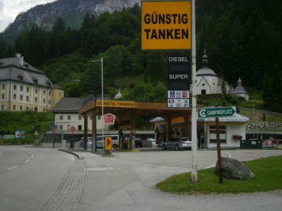 Tankstelle \"Günstig tanken\" in Hallstatt Lahn