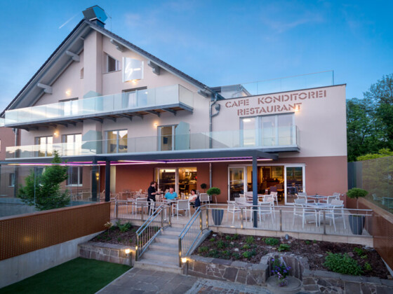 2018-cafe-sailer-aussenansicht-foto-huemer