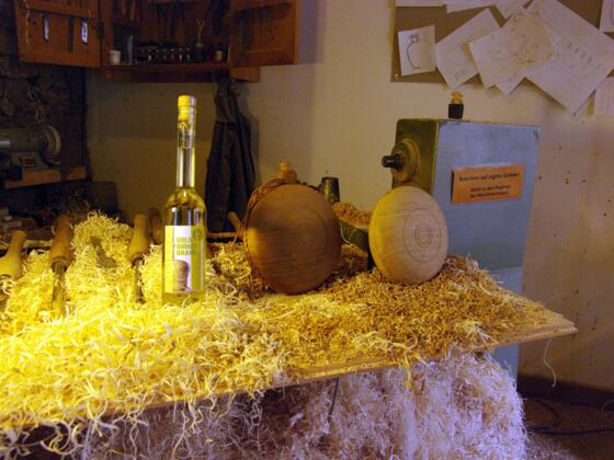 Janu Schnaps und Holz