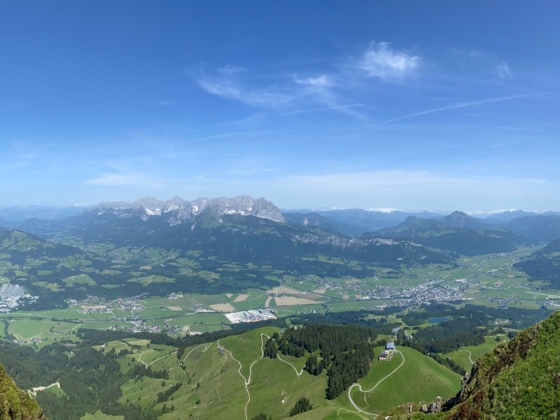 Gipfelpanorama Kitzbüheler Horn, Blickrichtung St. Johann und Wilder Kaiser