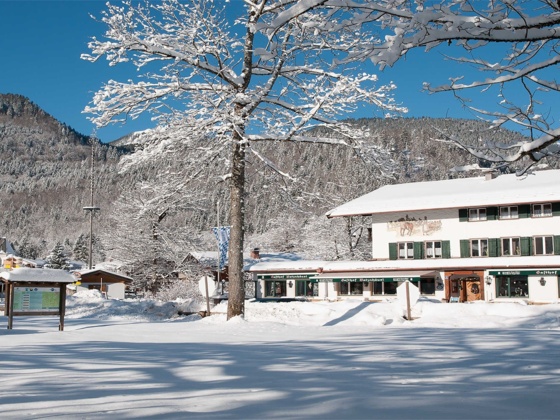 Gasthof Batznhäusl in Kreuth am Tegernsee im Wintermärchenland