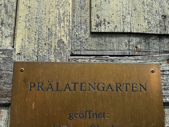 Prälatengarten Öffnungszeiten Schild