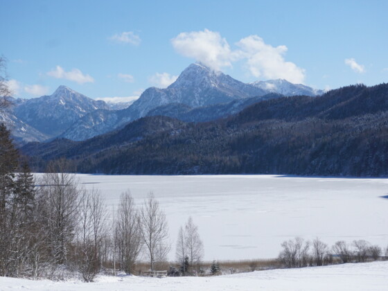 Weissensee zugefroren im Winter.jpg