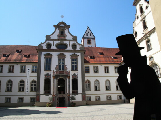 Rathaus-Fuessen-Klosterhof.jpg