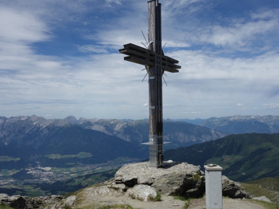 Riesiges Gipfelkreuz am Gilfert