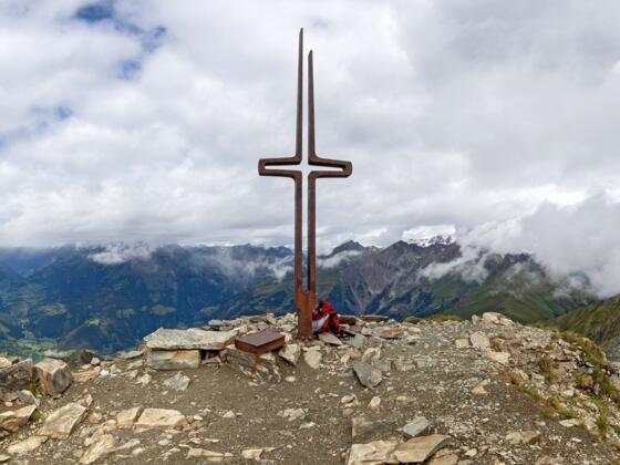 Am Südwest-Gipfel des Rotenkogels (2762 m).