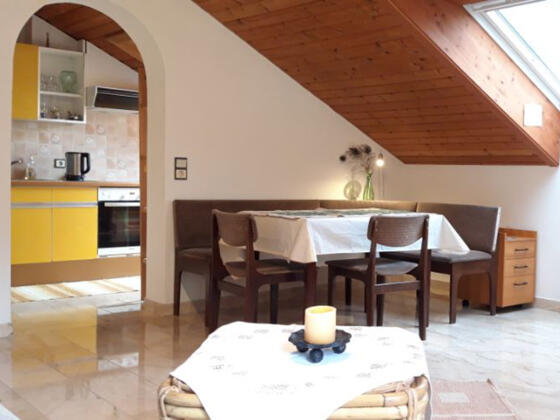 Wohn-Essbereich mit Küche im Haus Talblick in Bad Goisern am Hallstättersee