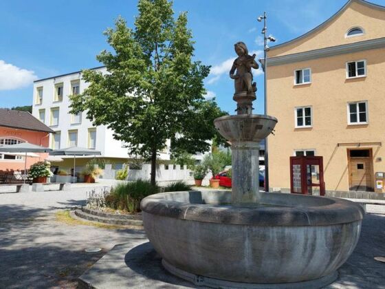 Brunnen am Bahnhofsplatz in Wasserburg a.Inn