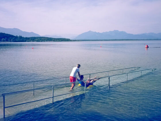 barrierefreier Seezugang Strandbad Chieming