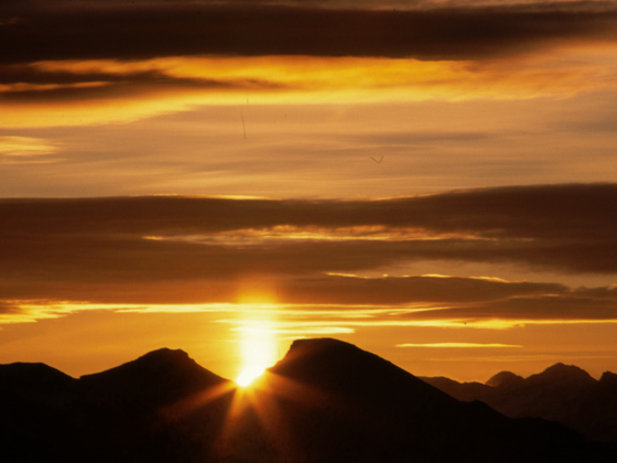 Sonnenaufgang Geigelstein von der Hochries aus